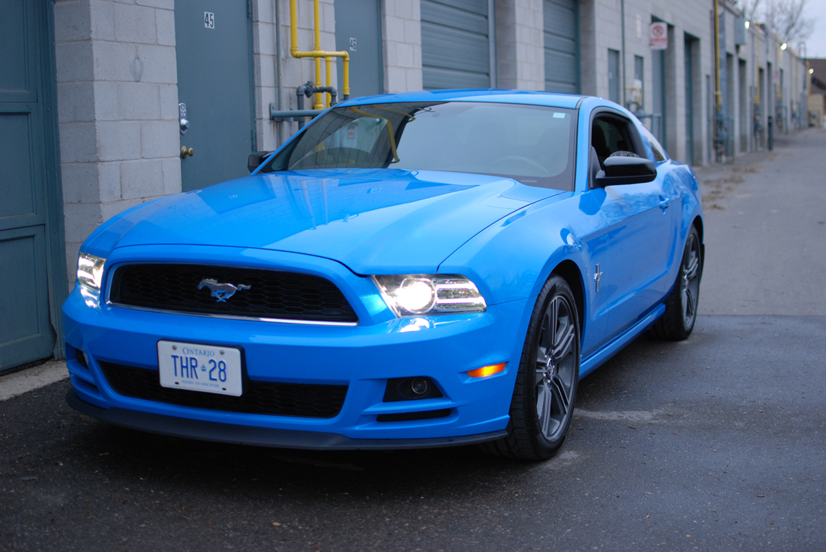 blue-ford-mustang-ultra-auto-sound