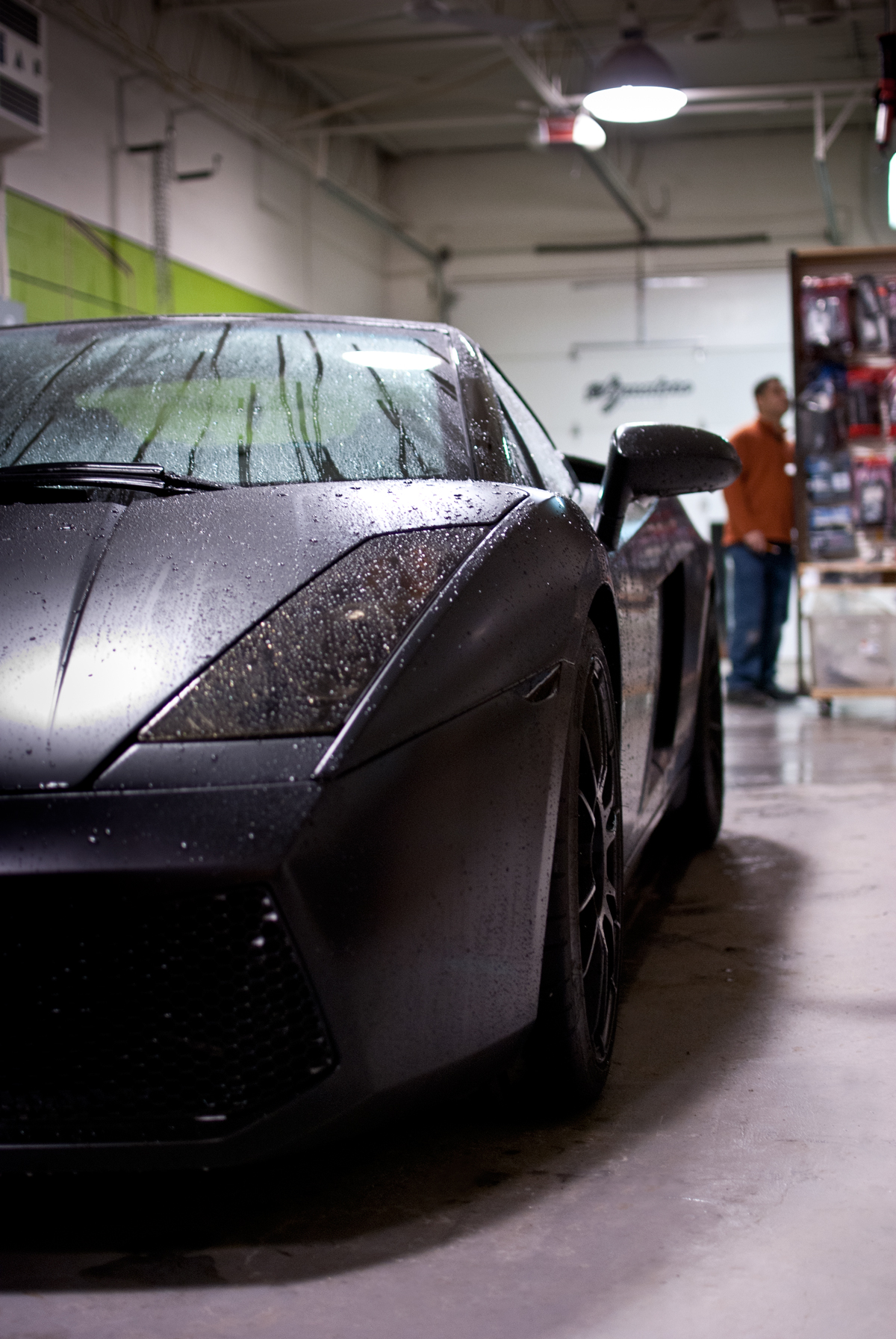 Gallardo washed to remove dirt. Its hard to keep cars clean in winter.
