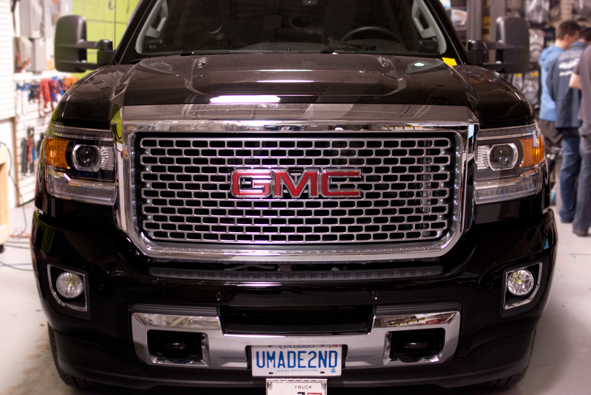 ultra-auto-sound-install-scanners-lights-strobes-tow-truck-toronto-mississauga-vaughan-peel